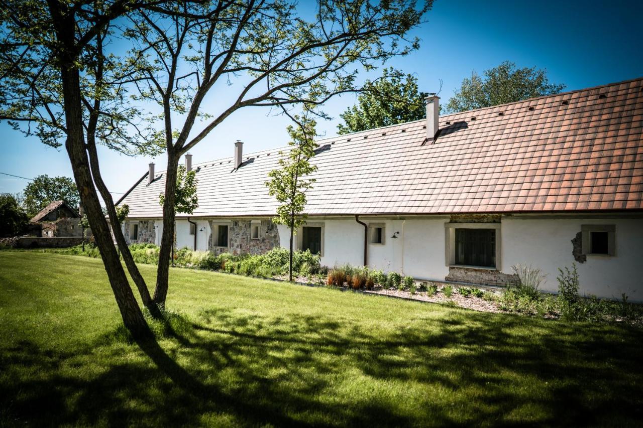Pajta Apartman Es Vendeghaz Tata Extérieur photo