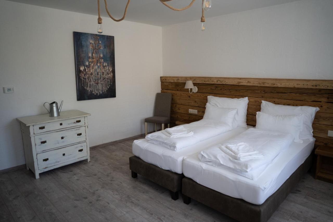 Pajta Apartman Es Vendeghaz Tata Extérieur photo