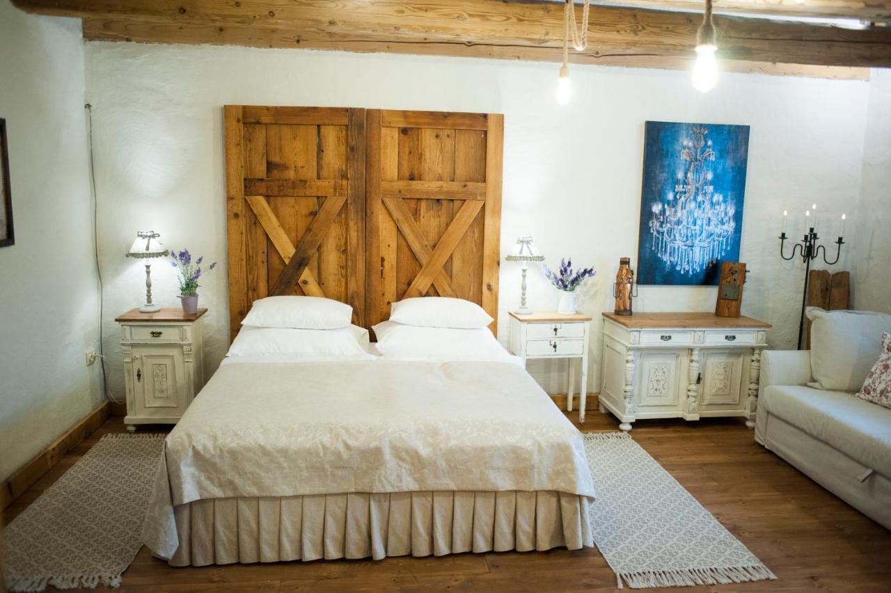 Pajta Apartman Es Vendeghaz Tata Extérieur photo