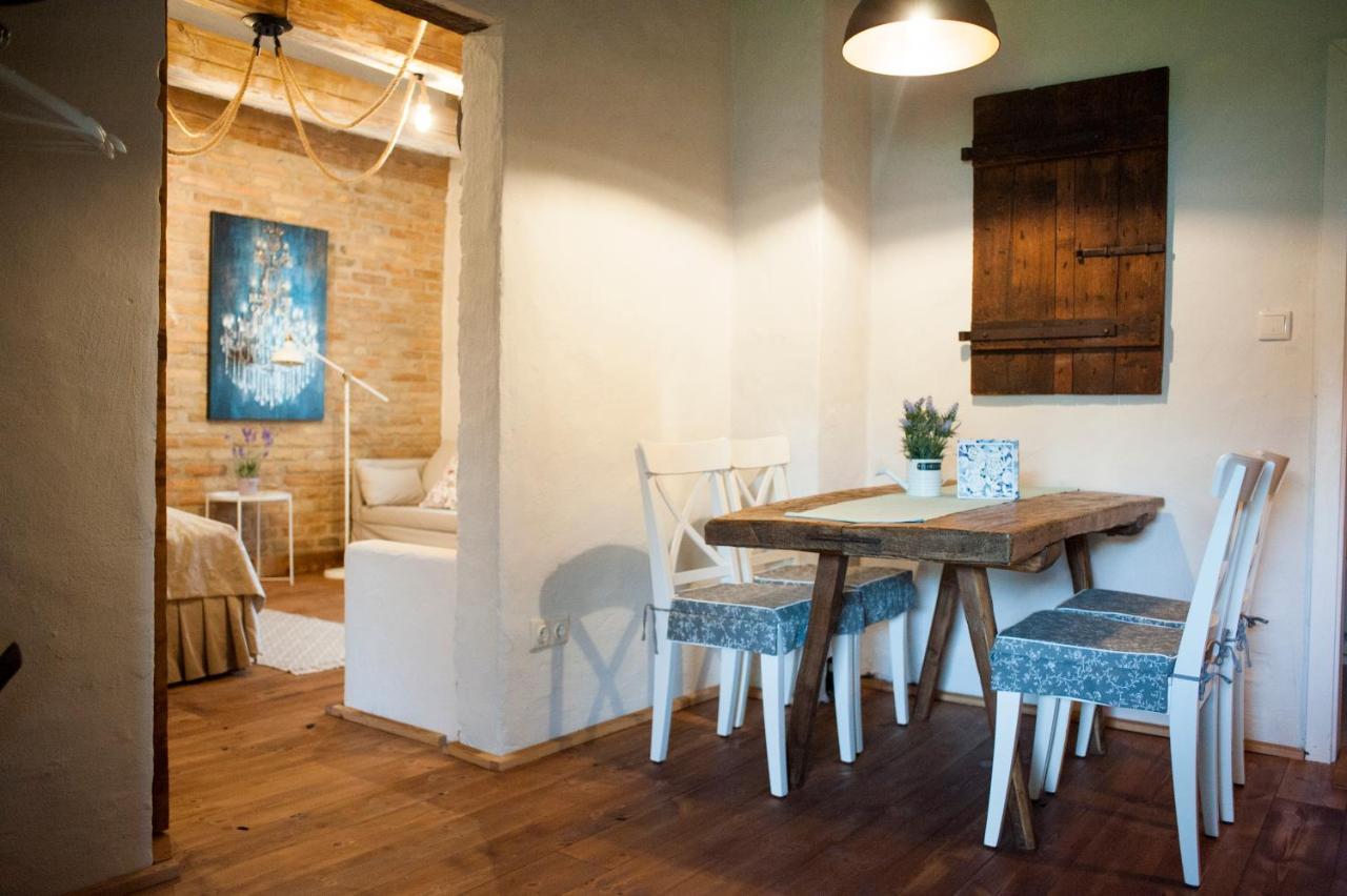 Pajta Apartman Es Vendeghaz Tata Extérieur photo