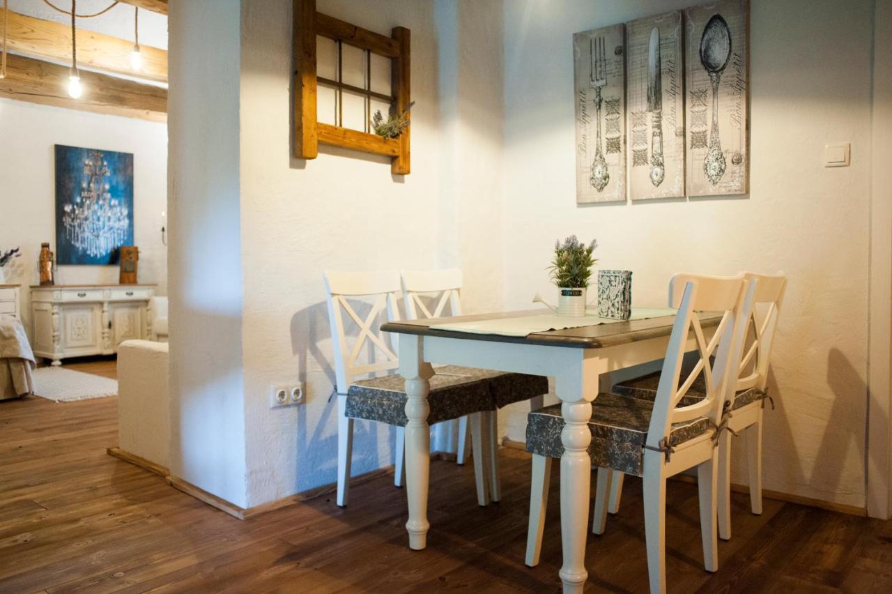 Pajta Apartman Es Vendeghaz Tata Extérieur photo