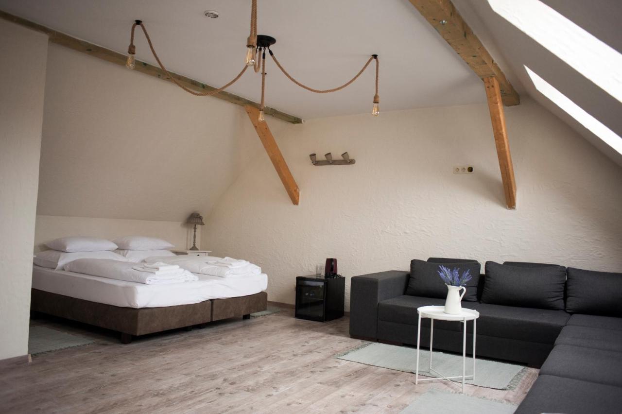 Pajta Apartman Es Vendeghaz Tata Extérieur photo