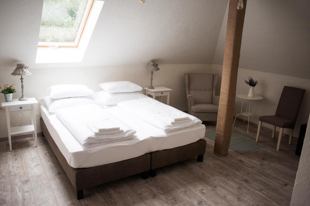 Pajta Apartman Es Vendeghaz Tata Extérieur photo