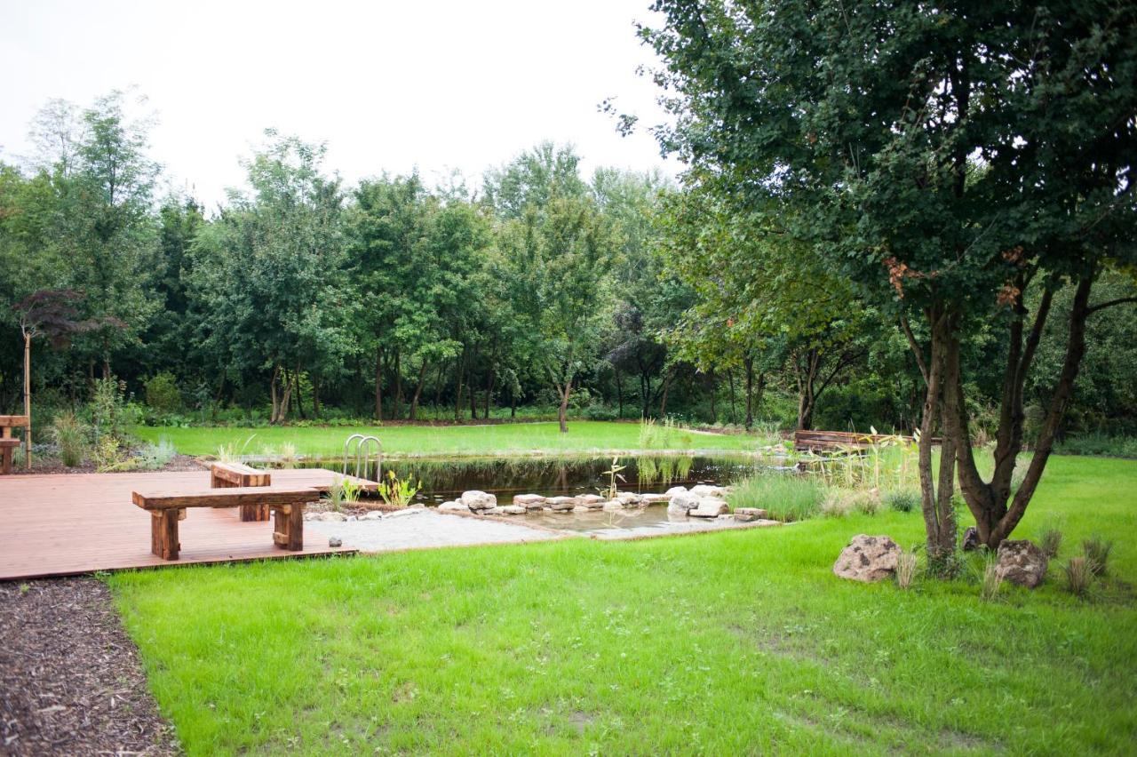 Pajta Apartman Es Vendeghaz Tata Extérieur photo