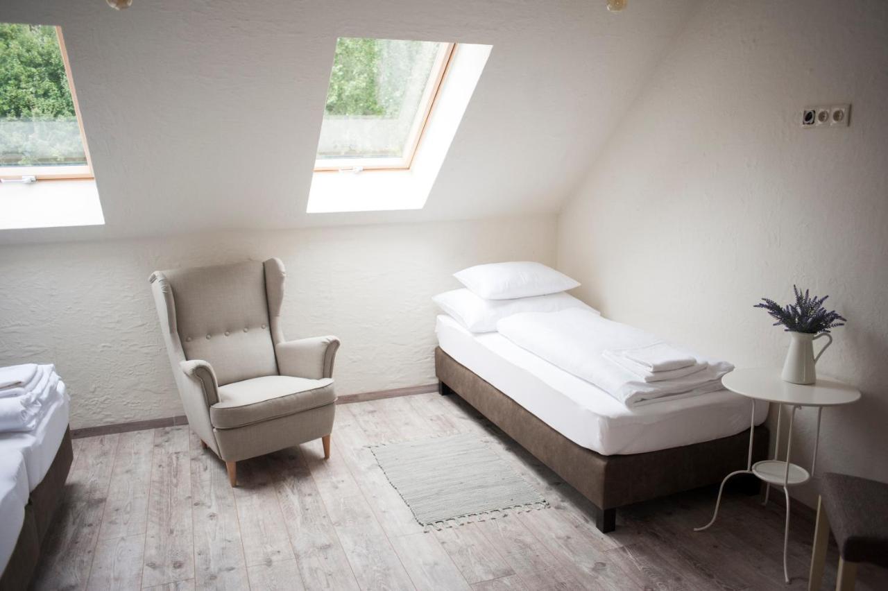 Pajta Apartman Es Vendeghaz Tata Extérieur photo