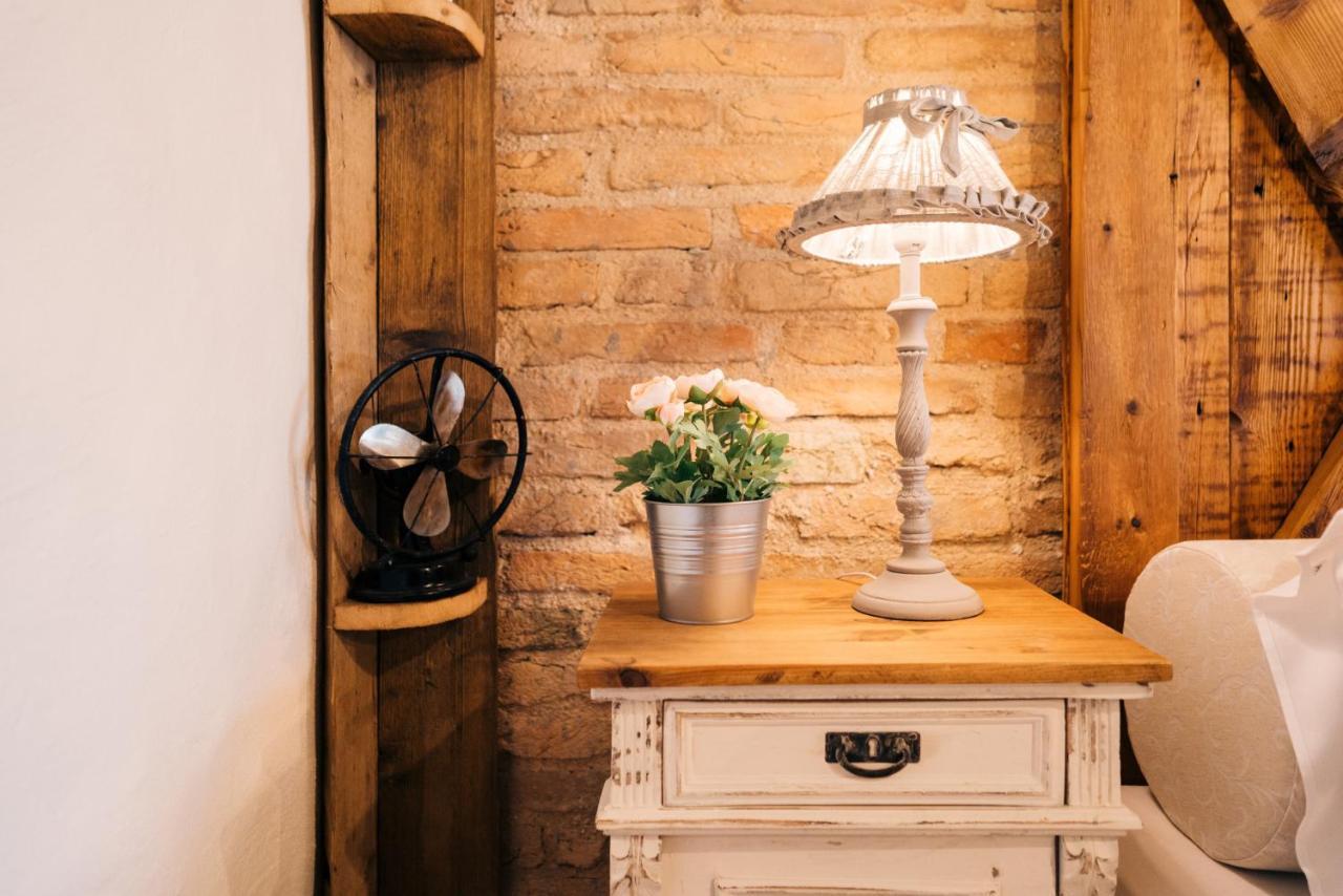 Pajta Apartman Es Vendeghaz Tata Extérieur photo